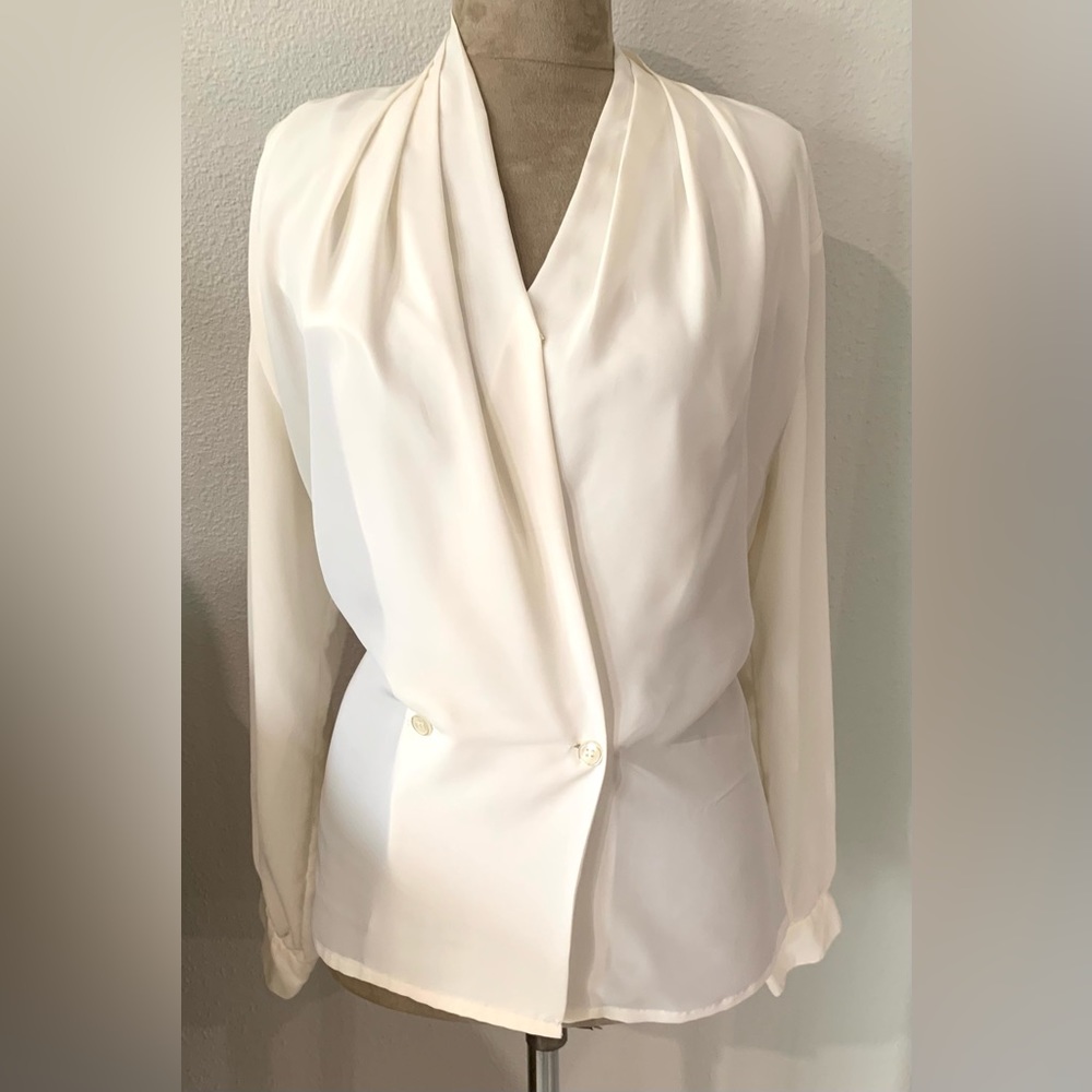 Jacqueline Elegant Off White Blouse. Cream. Size large.